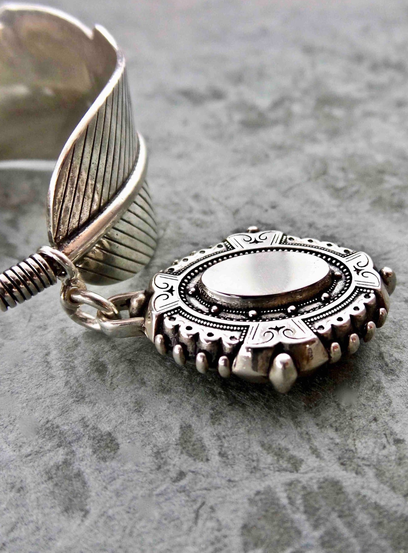 FEATHER BOUND ⫸ CUFF