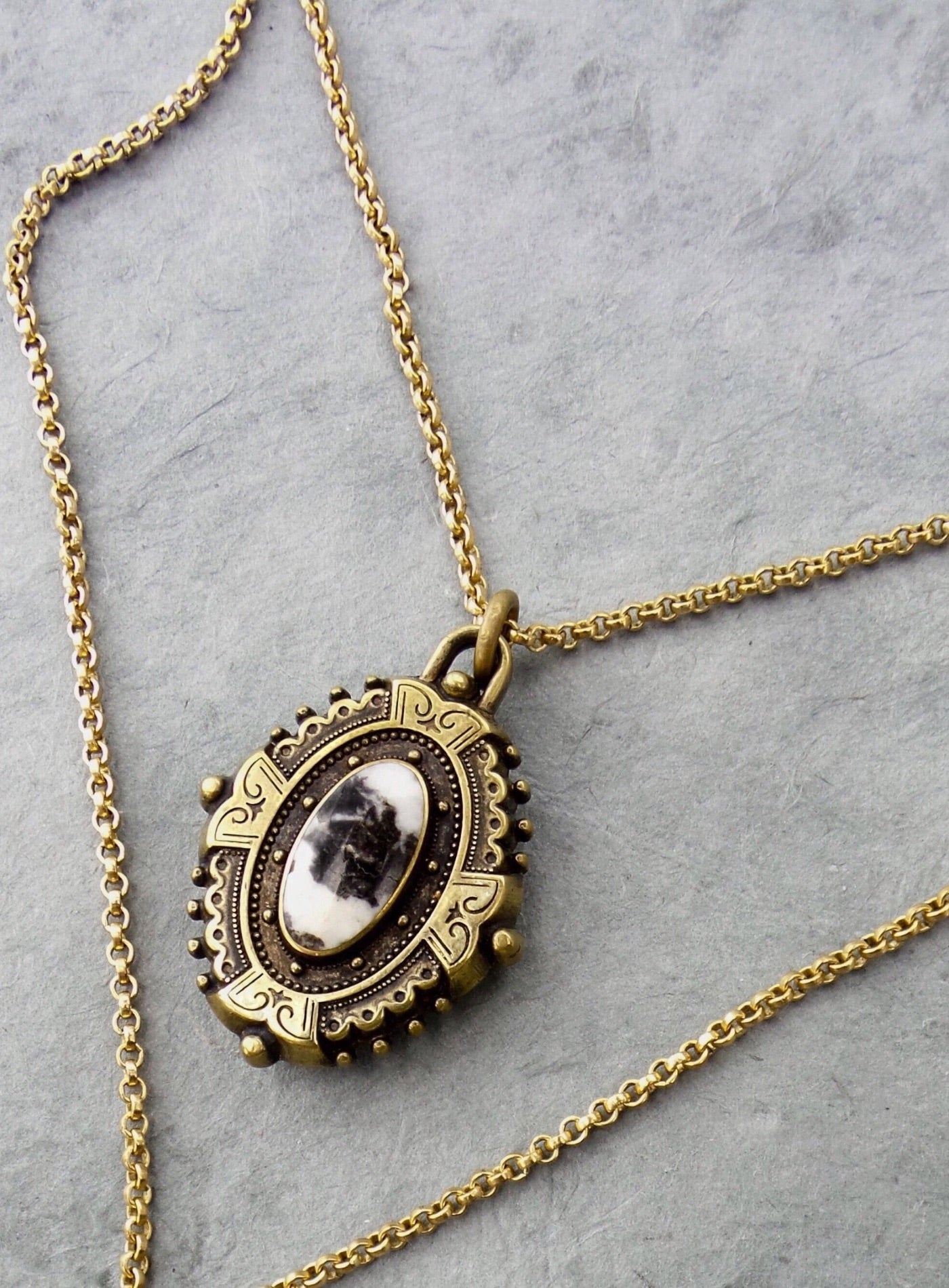 MEDALLION ⫸ STONE & SIGNET LAYERED NECKLACE