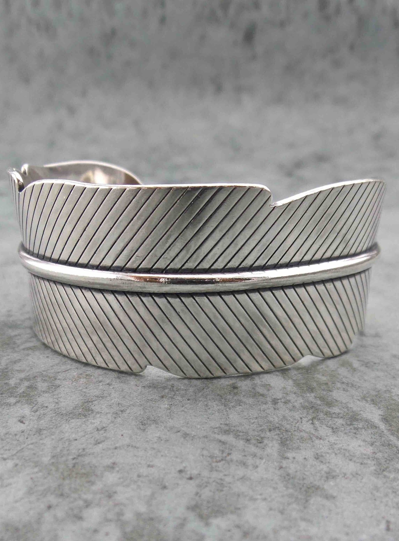 FEATHER BOUND ⫸ CUFF
