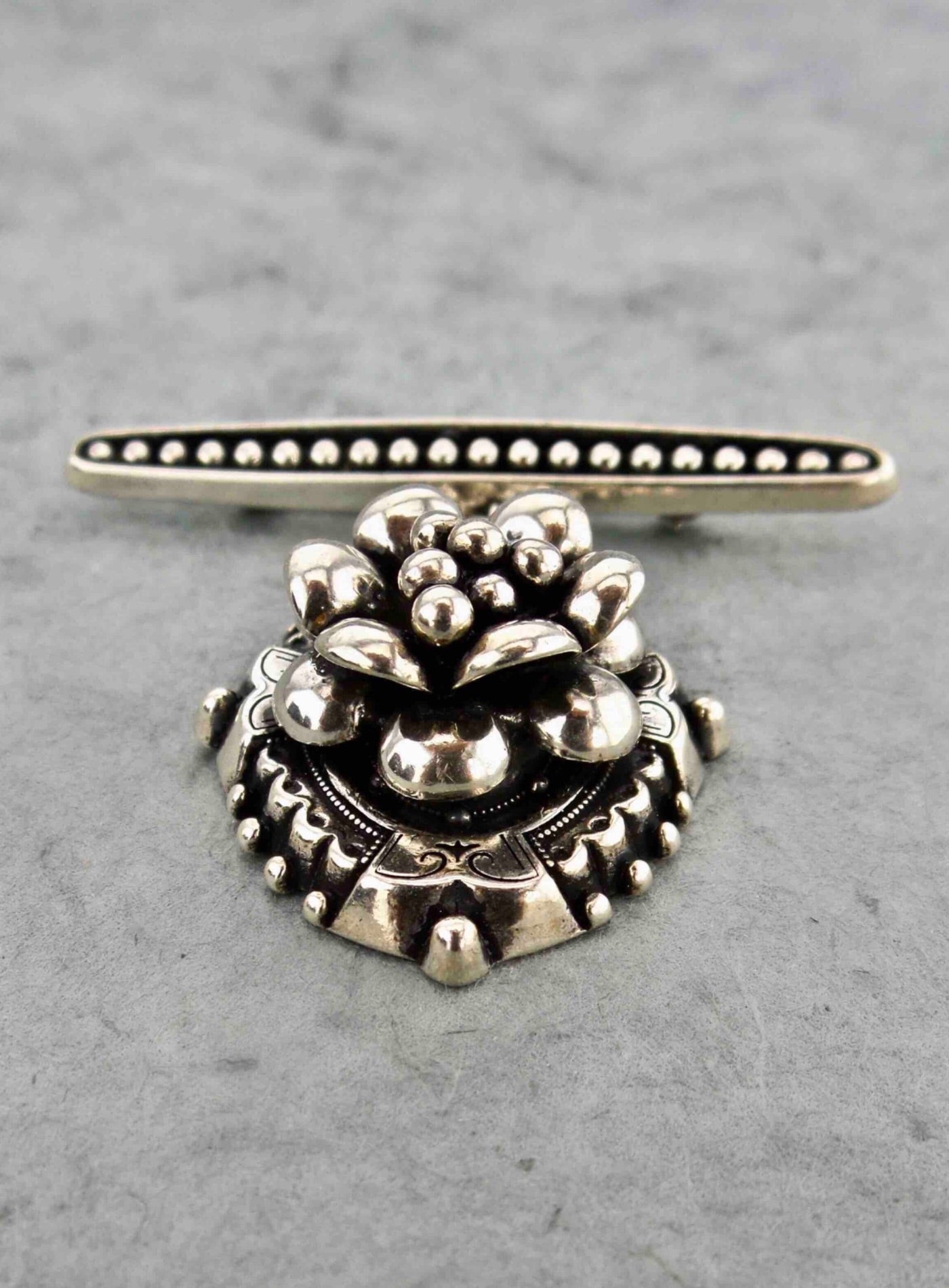 ORBS MEDALLION PIN ⫸ FLOWERED