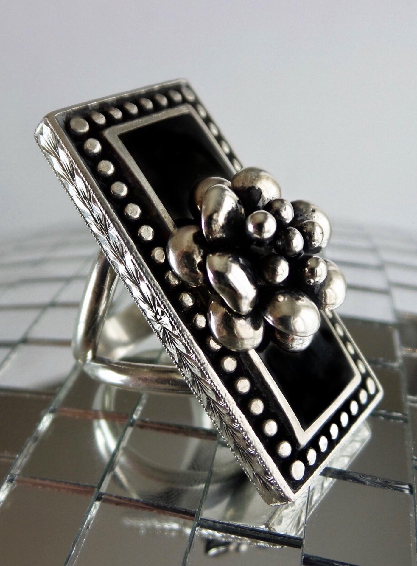 ORBS Rectangle Ring ⫸ Flowered