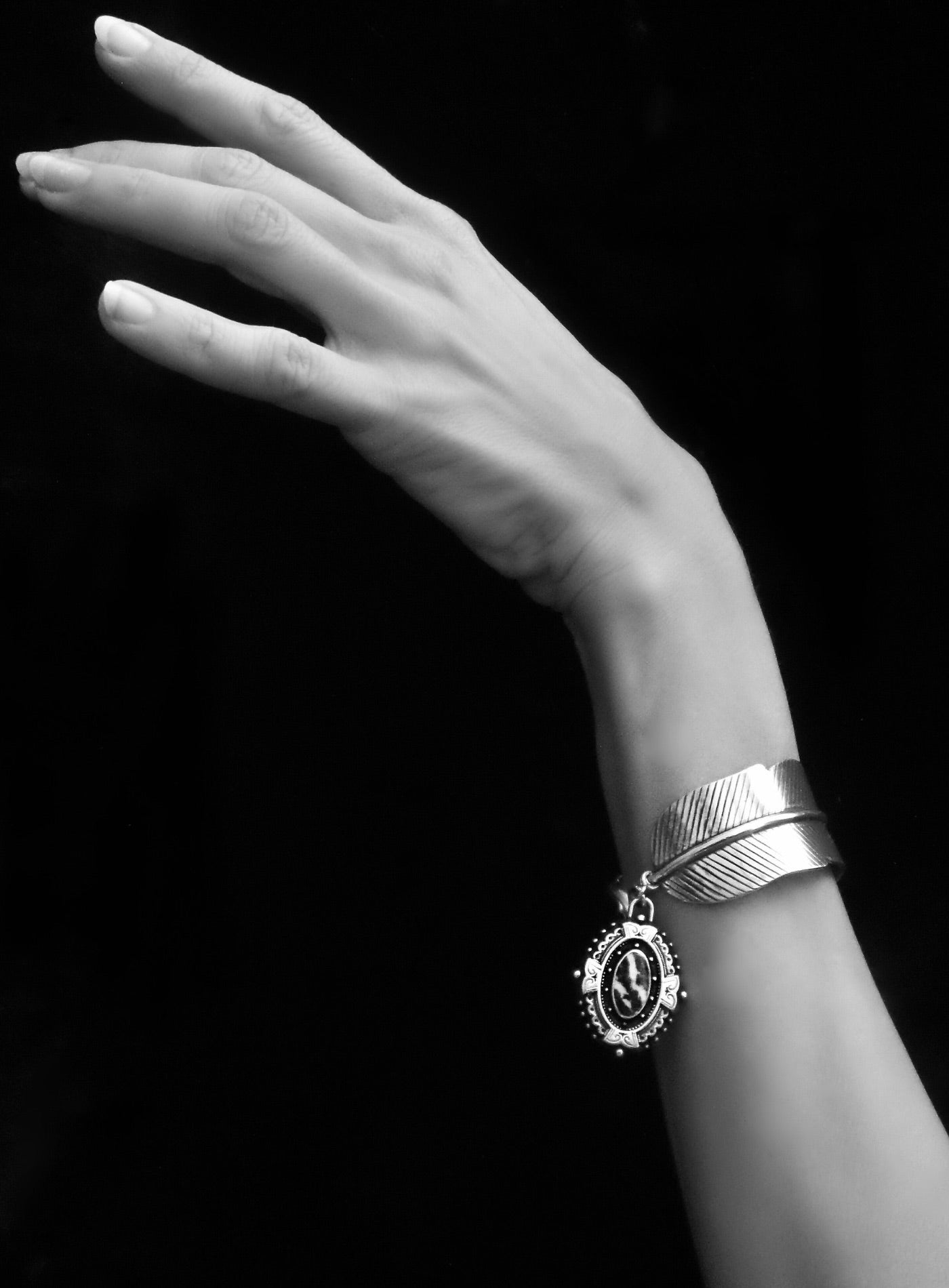 FEATHER BOUND ⫸ CUFF