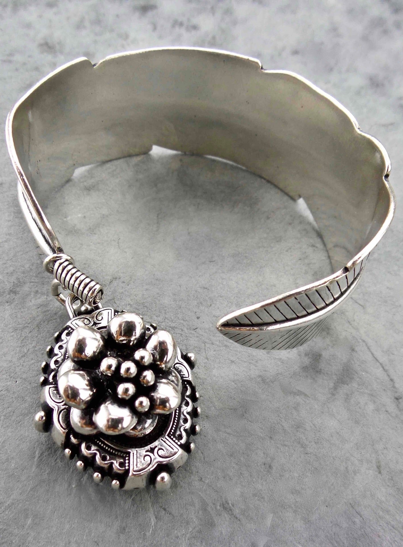 FEATHER BOUND ⫸ CUFF