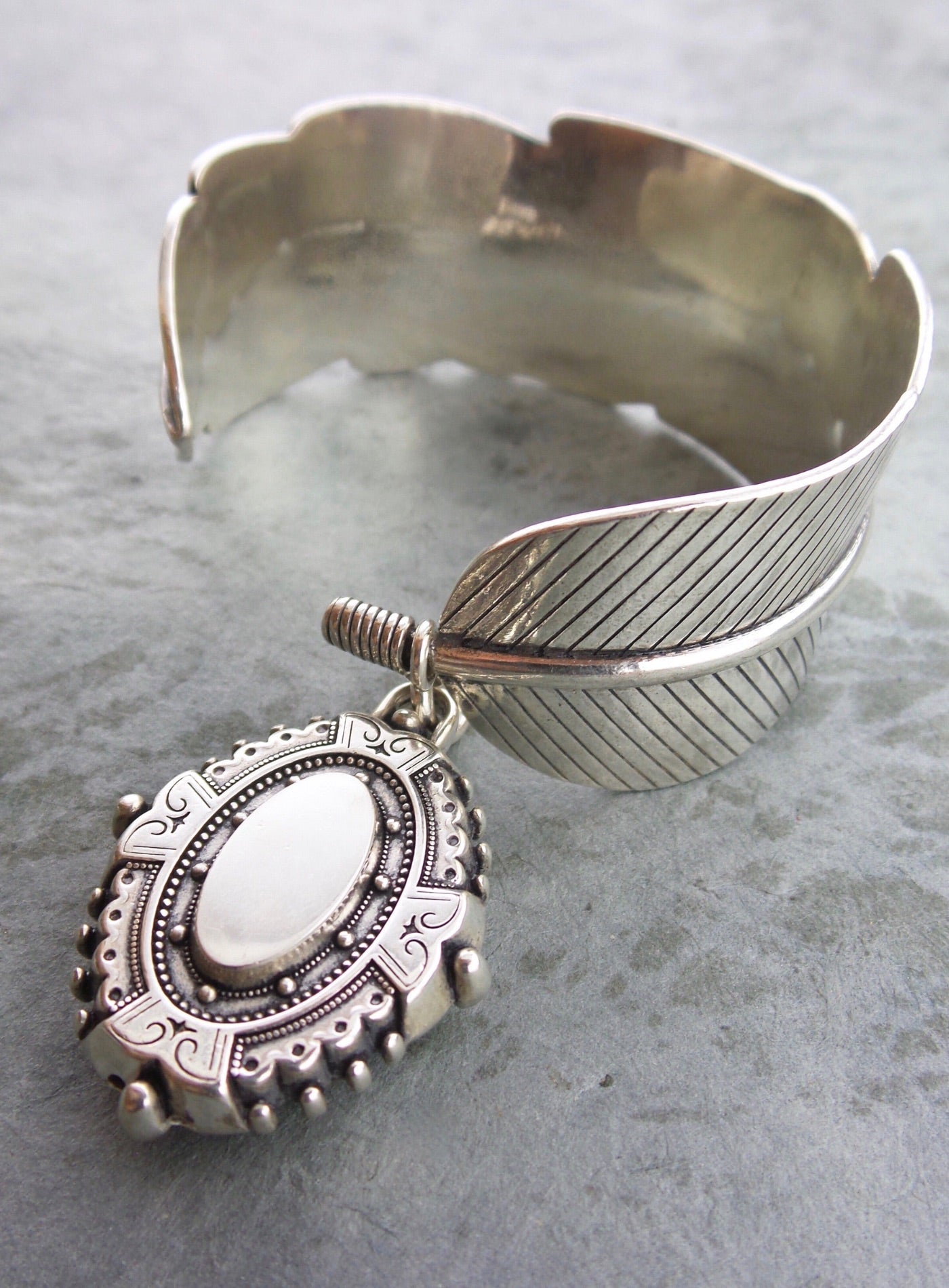 FEATHER BOUND ⫸ CUFF