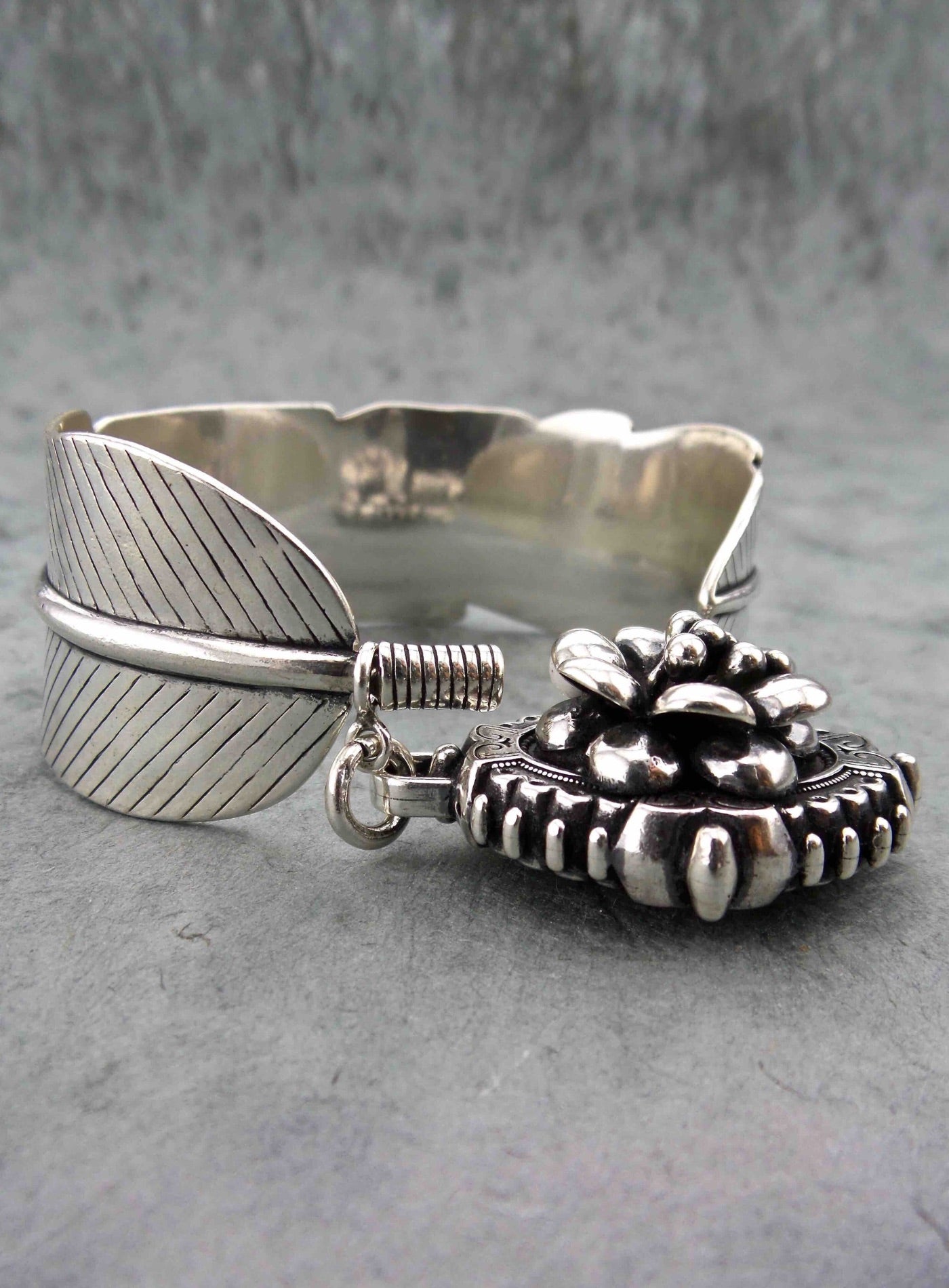 FEATHER BOUND ⫸ CUFF