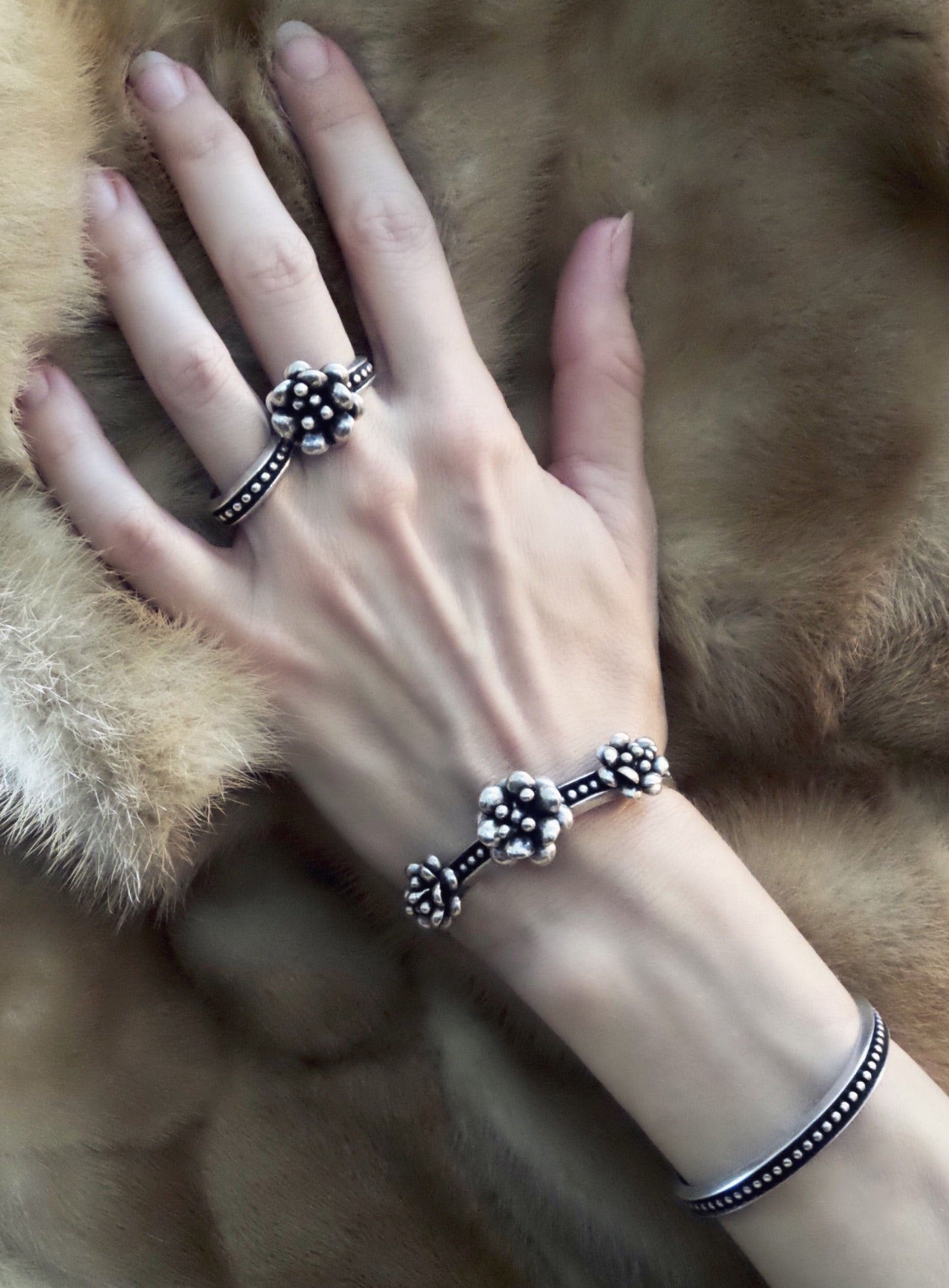IN THREES ⫸ ORBS FLOWERED CUFF