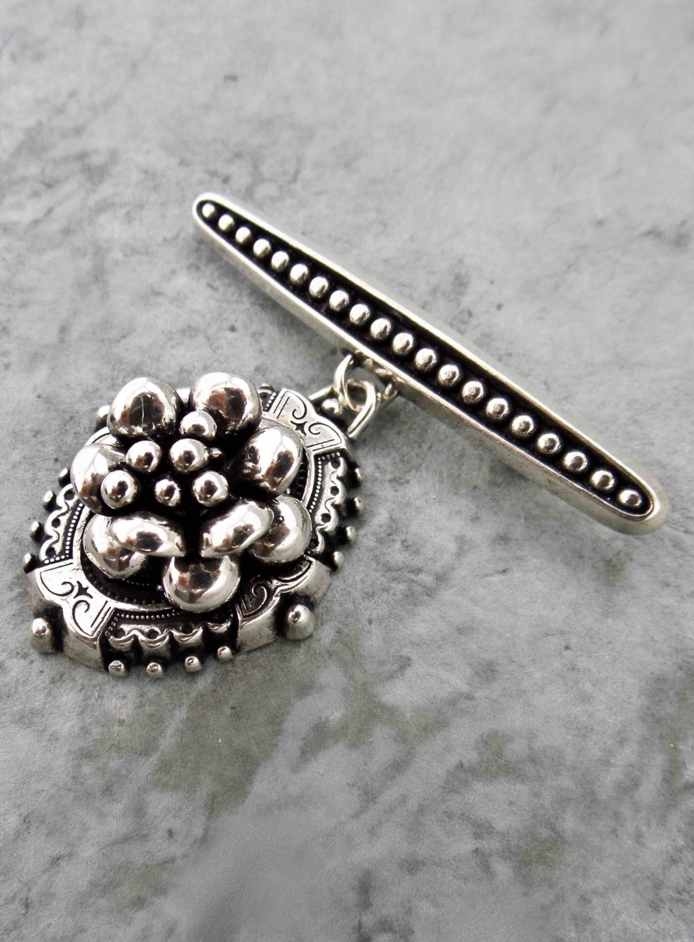 ORBS MEDALLION PIN ⫸ FLOWERED
