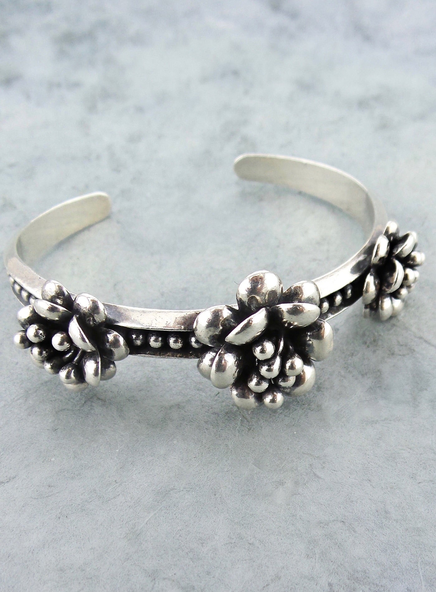 IN THREES ⫸ ORBS FLOWERED CUFF