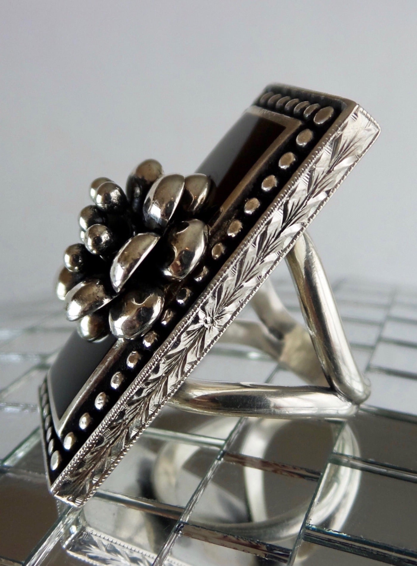 ORBS Rectangle Ring ⫸ Flowered