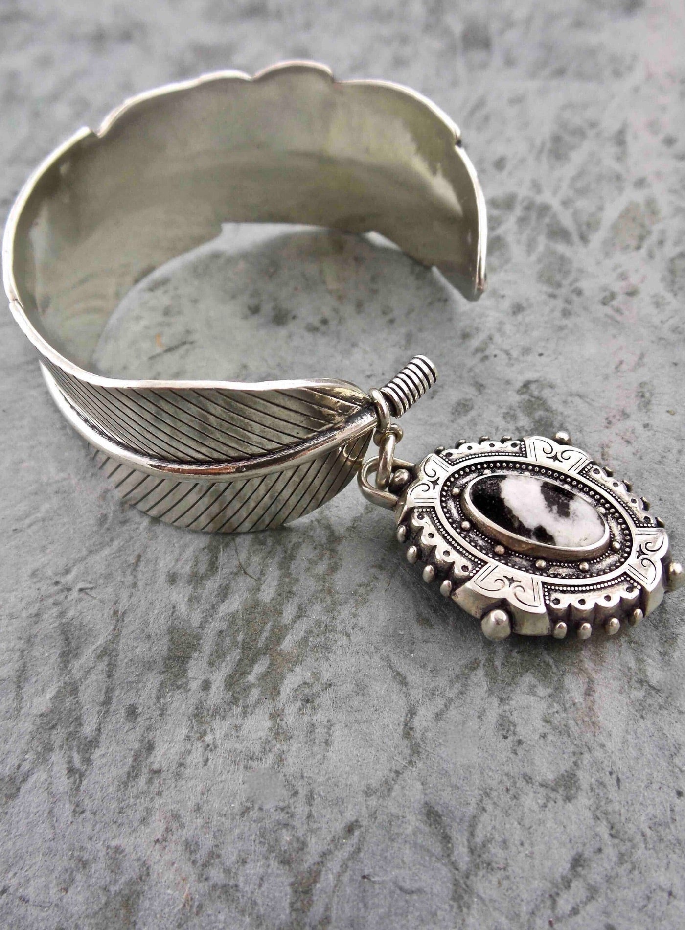 FEATHER BOUND ⫸ CUFF