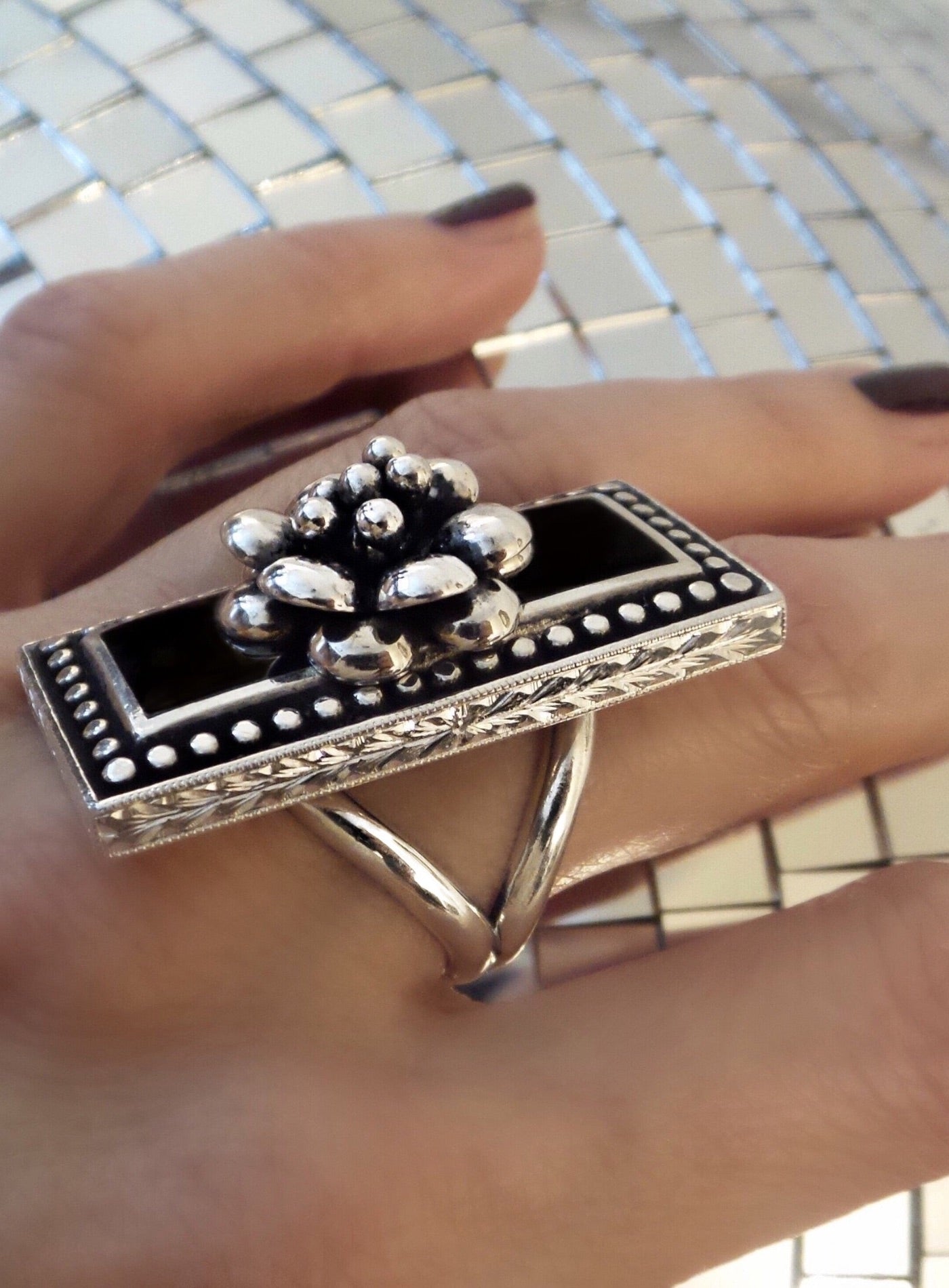 ORBS Rectangle Ring ⫸ Flowered