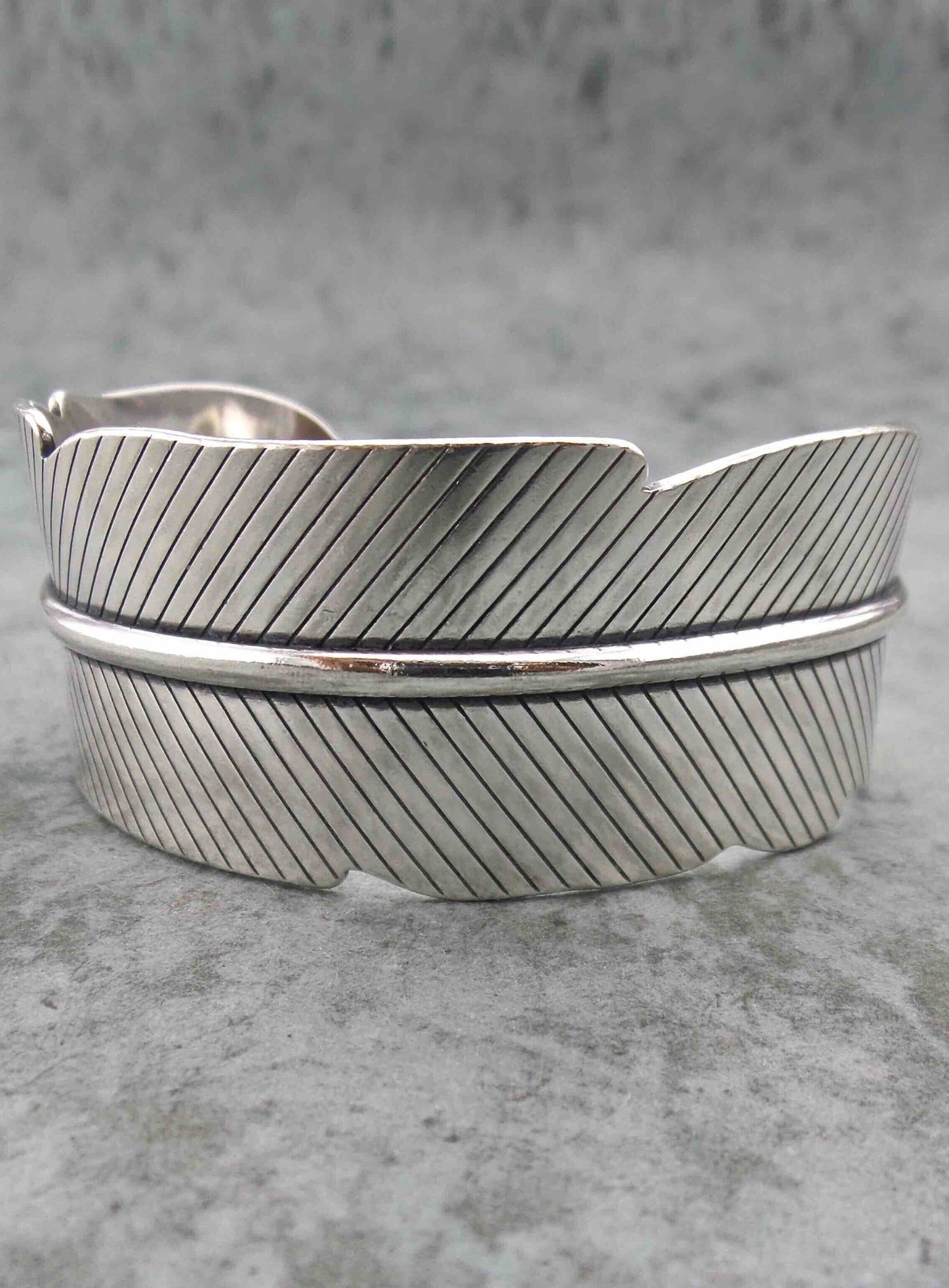 FEATHER BOUND ⫸ CUFF